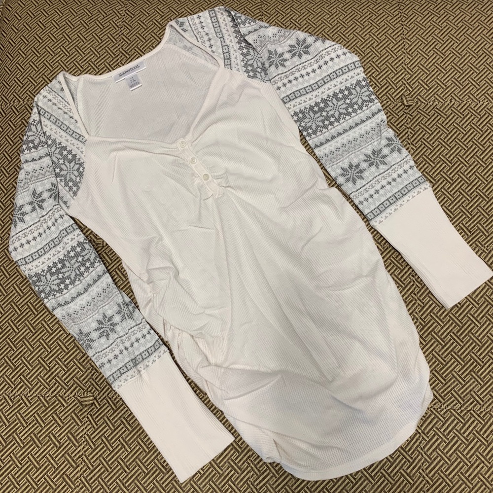 XS long sleeve tee by Motherhood Maternity